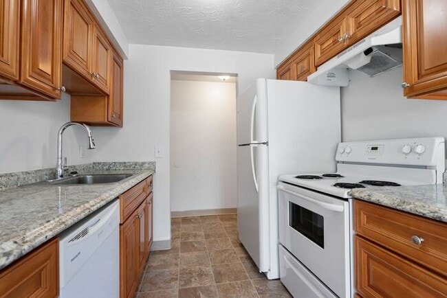 Building Photo - 2 Bedroom unit close to everything! Unit h...