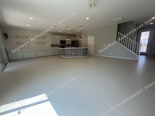 Foto del edificio - Beautiful 3-Bedroom Home in Sky Crossing with Modern Upgrades