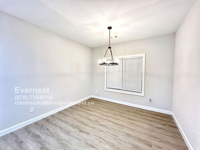 Foto del edificio - 2935 Laurel Ln