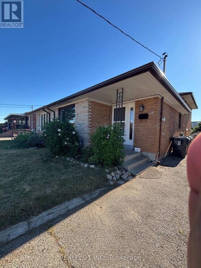 Building Photo - 18 Whitbread Crescent