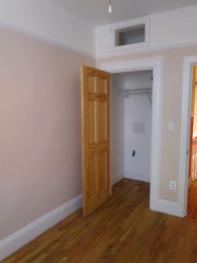 Foto del edificio - 210 Clove Rd