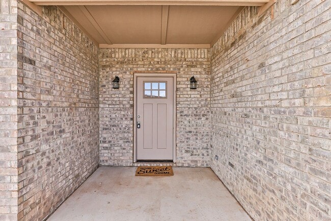 Building Photo - 2 Bedroom 2 Bath Townhome Located On Cul-de-Sac!