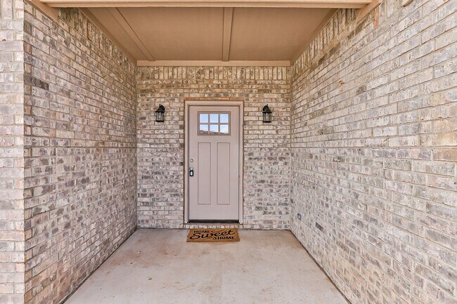 Foto del edificio - 2 Bedroom 2 Bath Townhome Located On Cul-de-Sac!