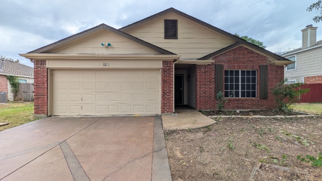 Photo - 921 Wintercreek Dr House