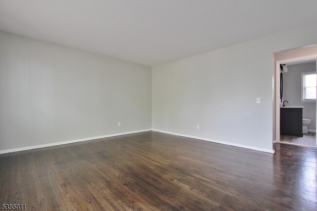 Foto del edificio - 520 Hamilton Blvd