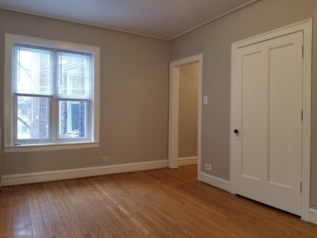 Building Photo - 5051 N Glenwood Ave