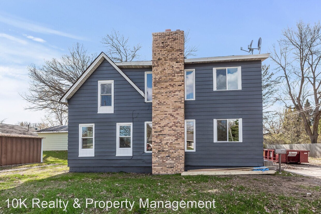 Primary Photo - 4 br, 2 bath House - 211 11th Ave N