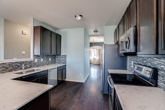 Building Photo - 9799 Desert Lily Cir