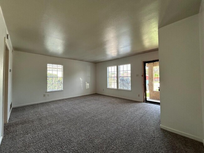 Building Photo - 2119 33rd St