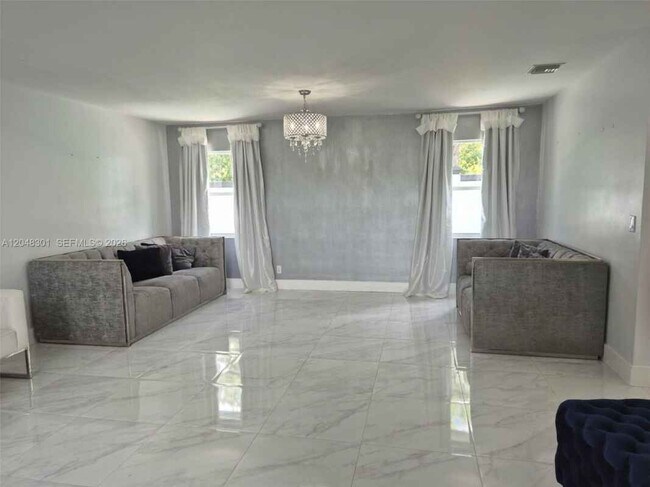 Foto del edificio - 5820 SW 58th Ct