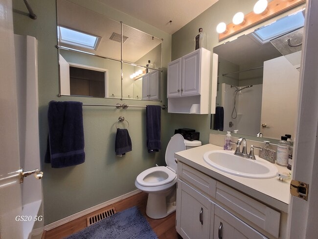 Baño privado - 15712 13th Avenue Ct E