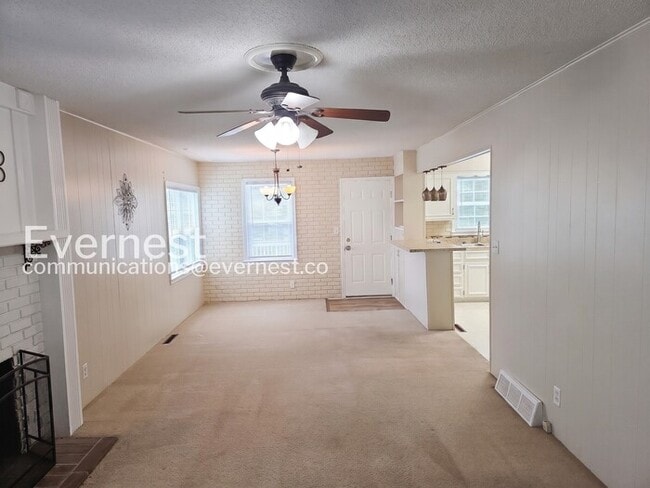 Building Photo - 2904 N Chippewa Dr