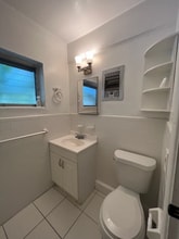 Building Photo - 23 NE 23rd Ave