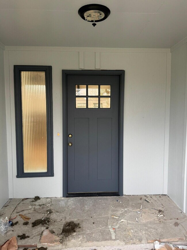 Solar-Powered 3BD in Lancaster with Included Yard Care & Low Utilities - Solar-Powered 3BD in Lancaster with Included Yard Care & Low Utilities Apartment