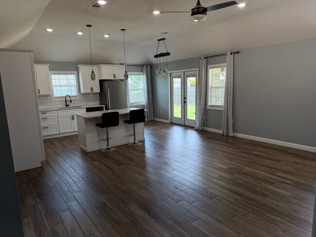 Foto del edificio - 701 Troy Cove