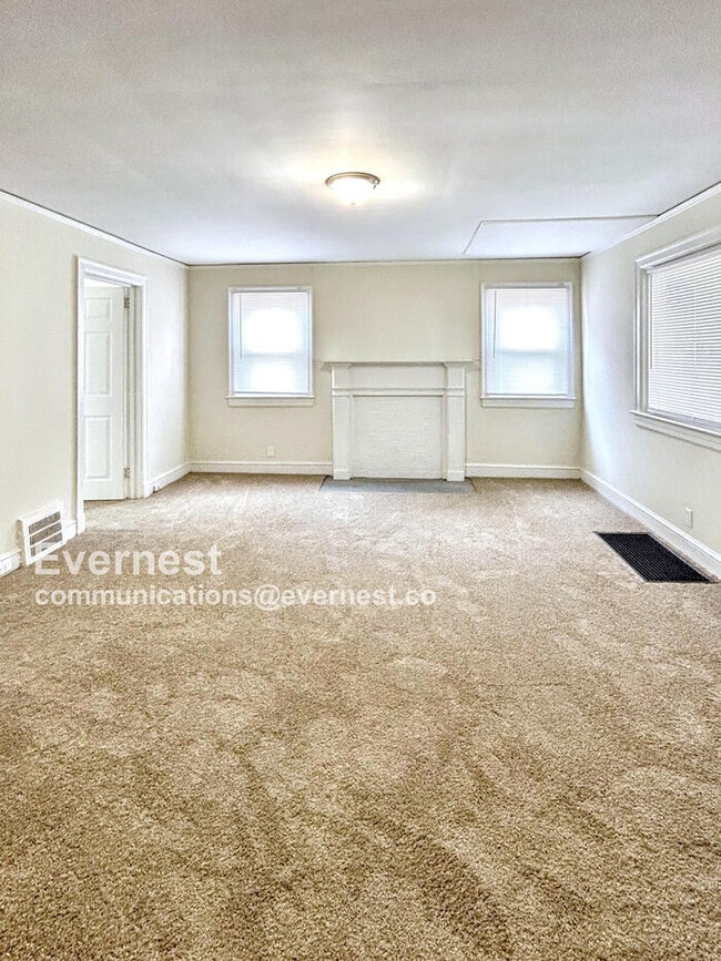 Foto del edificio - 2823 N Glenn Ave