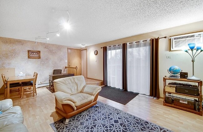 Building Photo - 4 Echo Ct