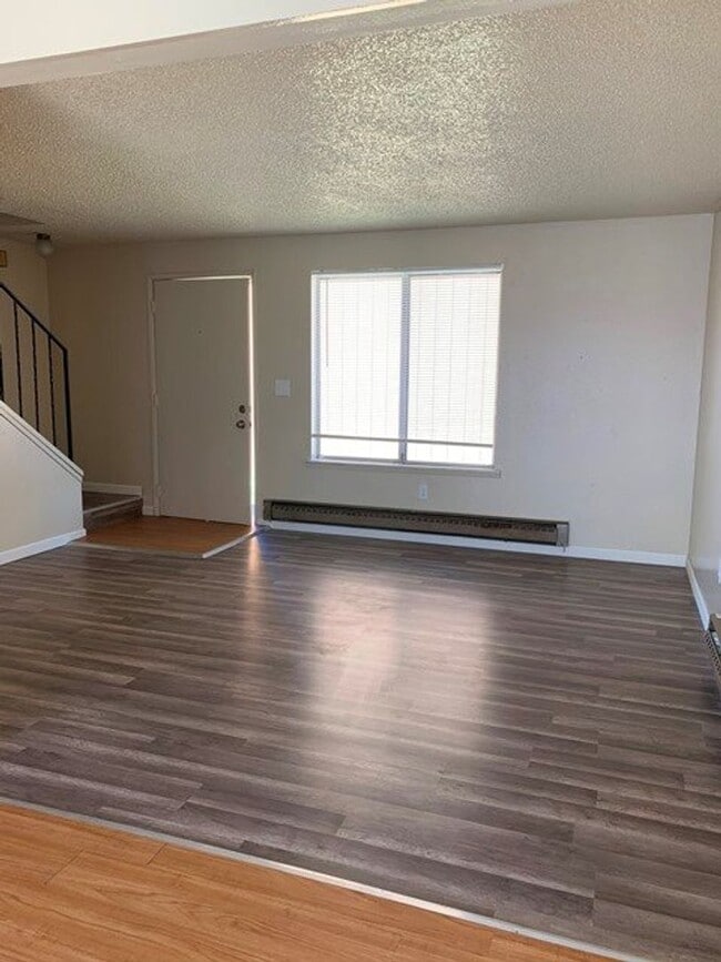 Building Photo - Unit in 8-plex complex