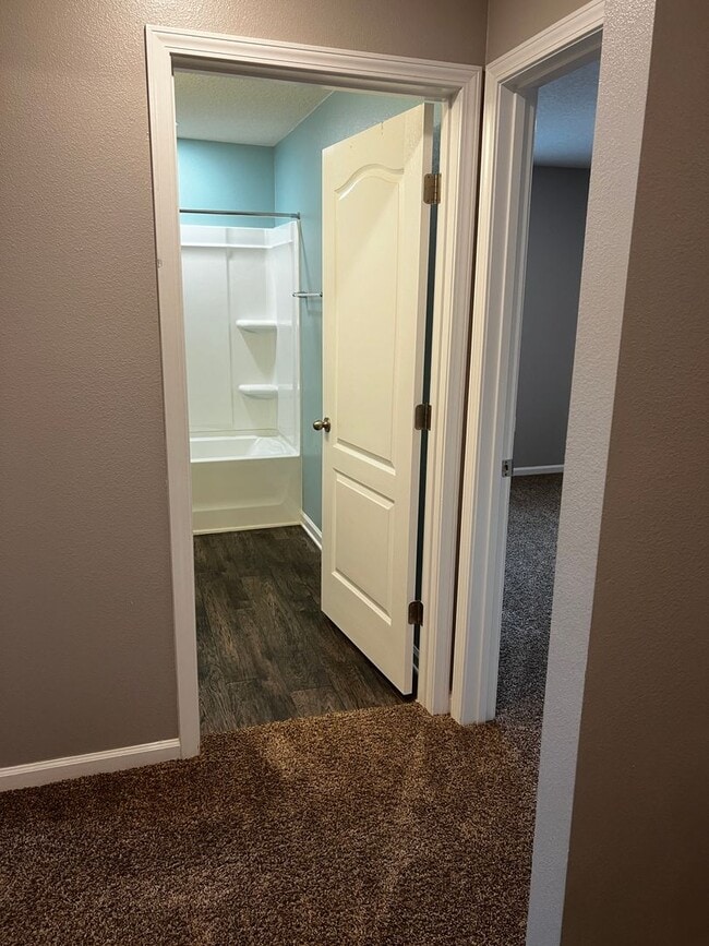 Building Photo - 4/2 centrally located!!