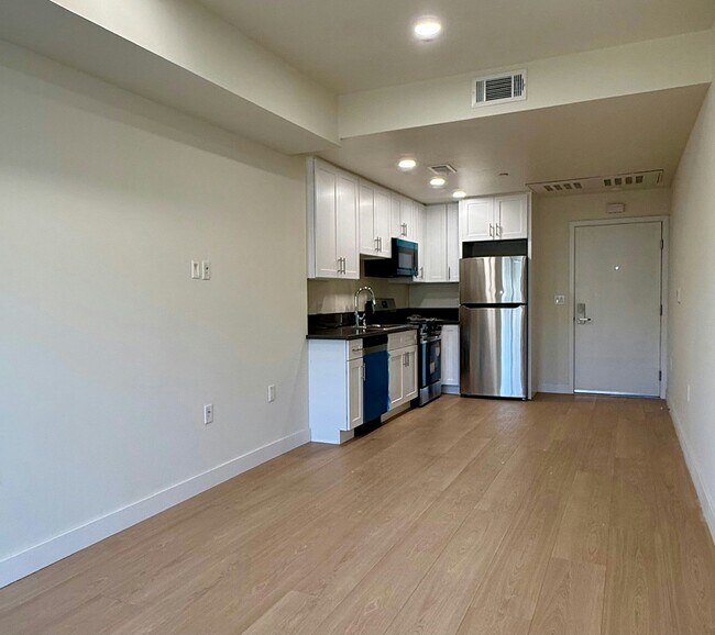 Foto del edificio - 14535 Weddington St