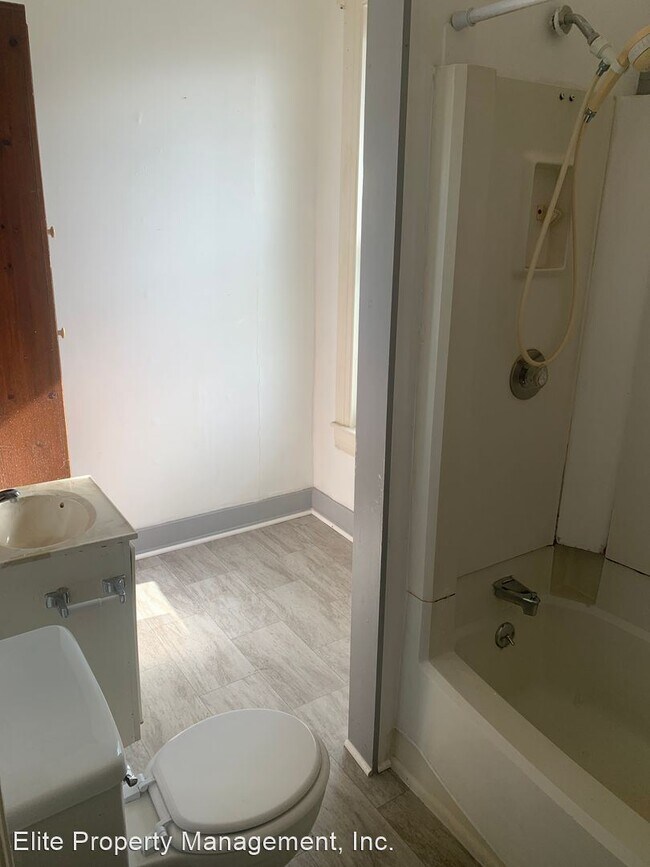 Foto del edificio - 1 br, 1 bath House - 1128 W Market St Apt 1