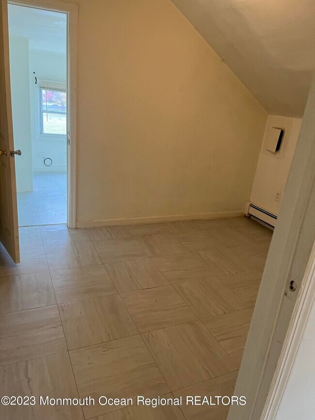 172 Carr Ave Unit D, Keansburg, NJ 07734 Room for Rent in Keansburg