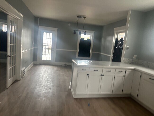 Foto del edificio - 15637 Halliday Ave