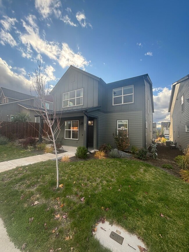 Building Photo - Spacious 4 Bedroom Home