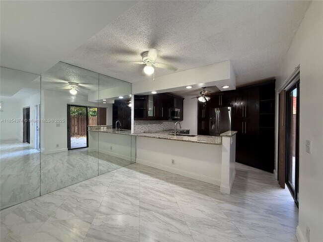 Foto del edificio - 8146 Thames Blvd
