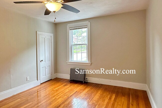 Building Photo - 2288 Cranston St