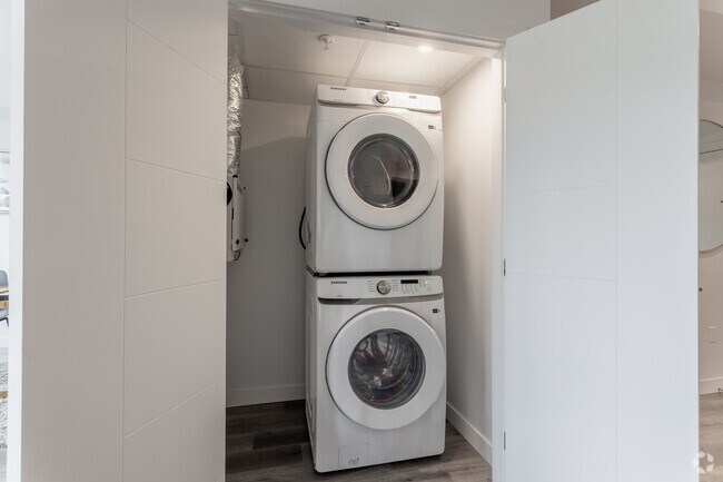 2 chambres, 2 salles de bain - 860 pi2 - Buanderie dans l'unité - Edgemont Flats