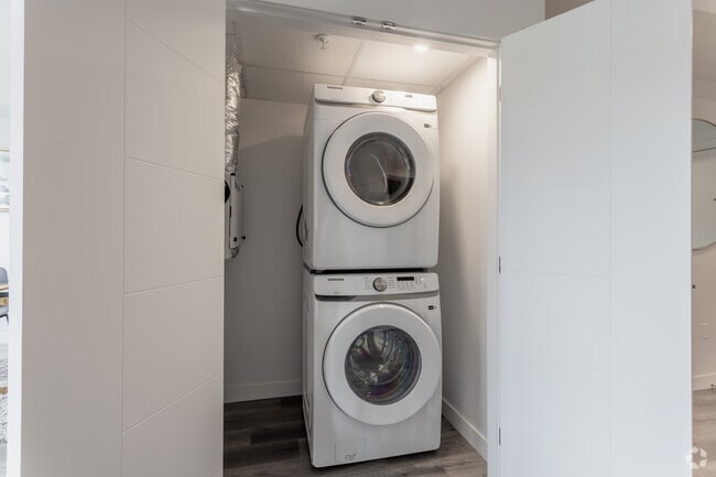 2BR, 2BA - 860SF - In-Unit Laundry - Edgemont Flats