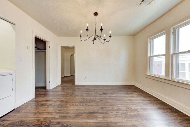 Foto del edificio - 2344 W Park Pl