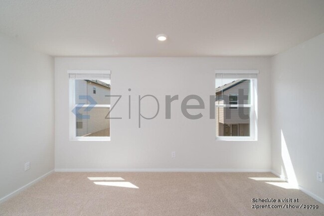 Building Photo - Unit