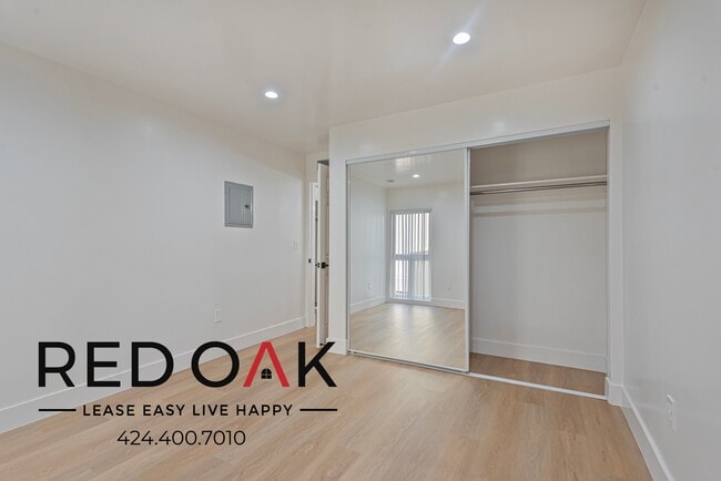 Foto del edificio - 17830 Sherman Way