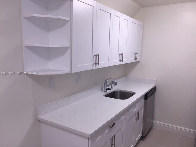 Foto del edificio - 10740 N Kendall Dr