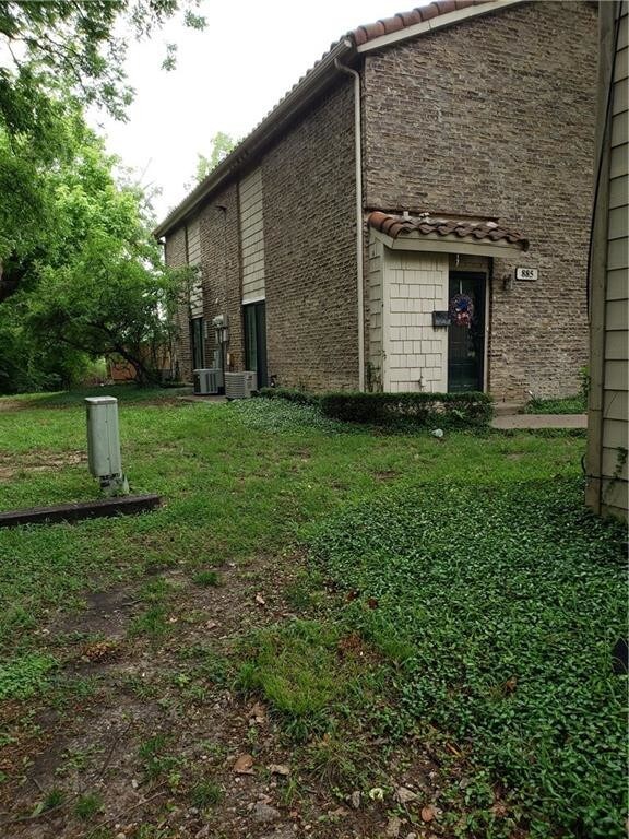 Building Photo - 883 Waterfall Way