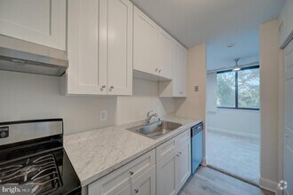 Building Photo - 515 N Armistead St
