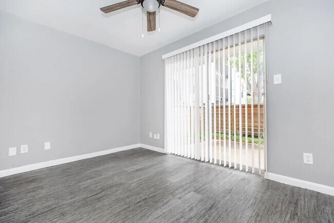 Building Photo - 4400 Memorial Dr