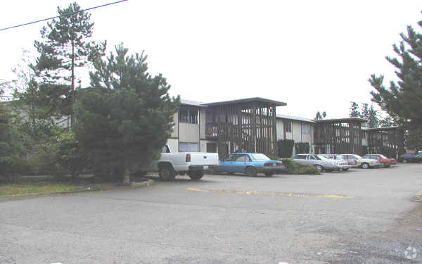 Building Photo - Alpine Apartments