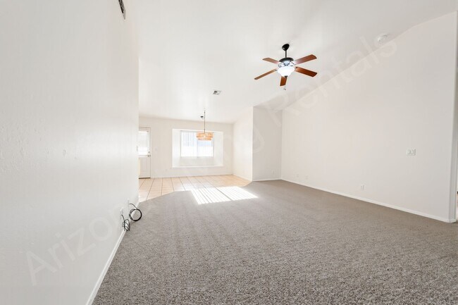 Foto del edificio - 3145 N Jerome St