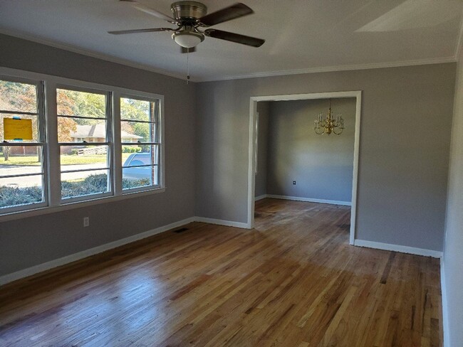 Building Photo - 1120 Edgewood Dr