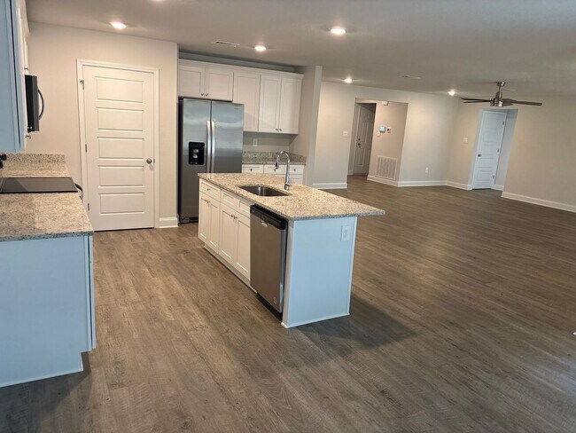 Foto del edificio - Newly built 4 Br 2 Ba Home