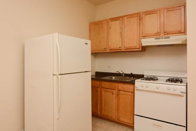 Building Photo - 2737 N Spaulding Ave