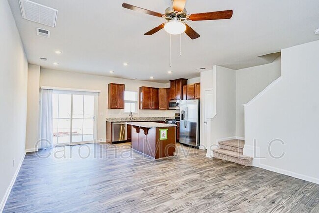 Foto del edificio - 307 Hunt Glenn Ct