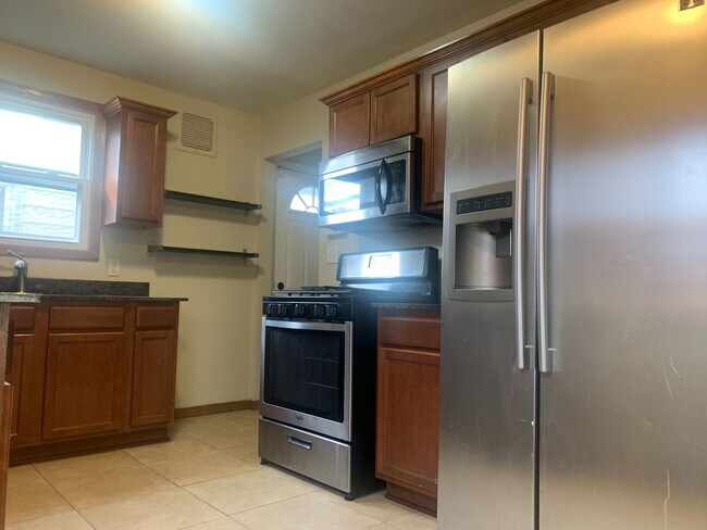 Building Photo - Great 3 bedroom 2 Bath house!!