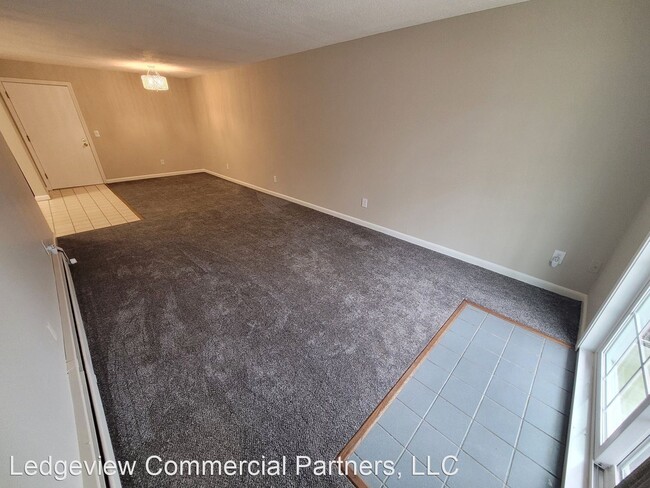Building Photo - 2 br, 1 bath House - 377 Huse Rd. #3