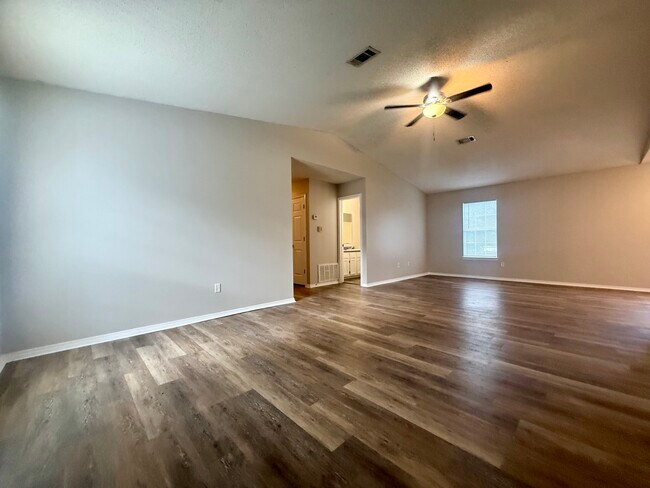 Building Photo - 13907 Rockinghorse Ln