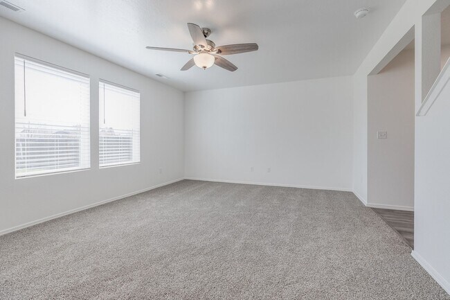 Building Photo - 3 Bedroom Townhome Available