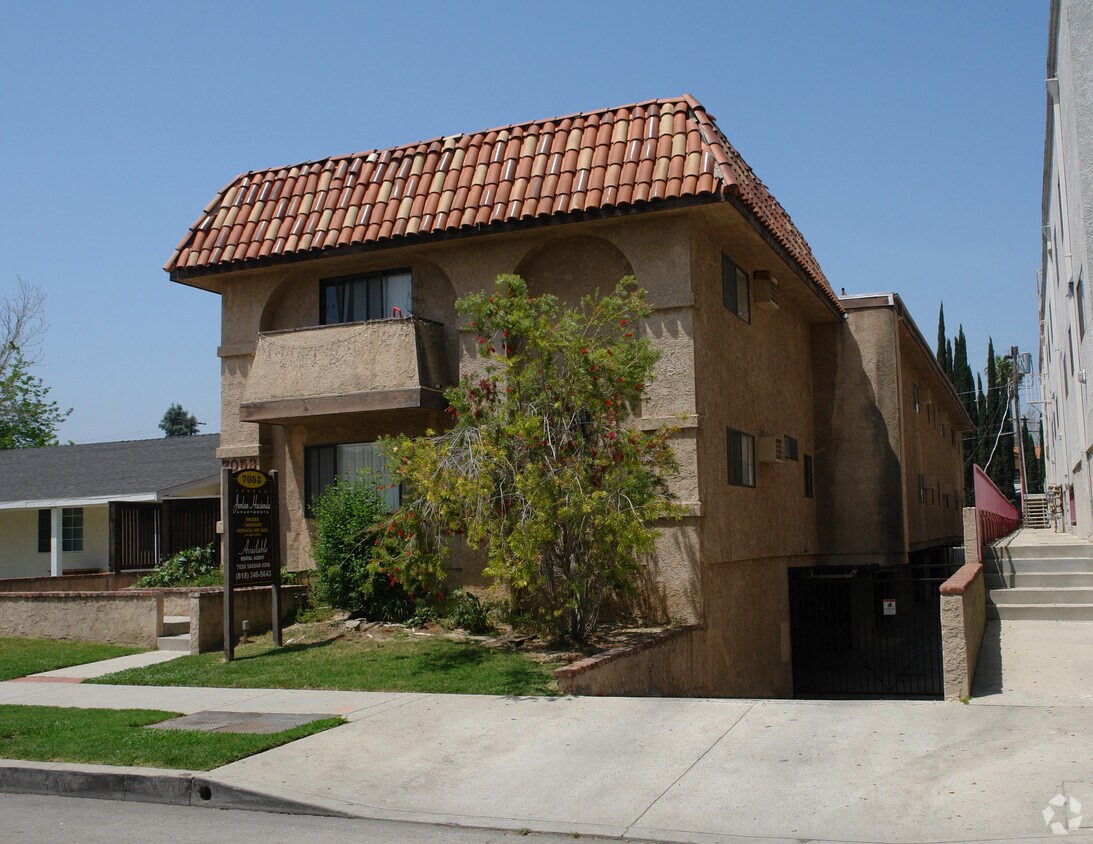 Building Photo - Jordan Hacienda Apartments